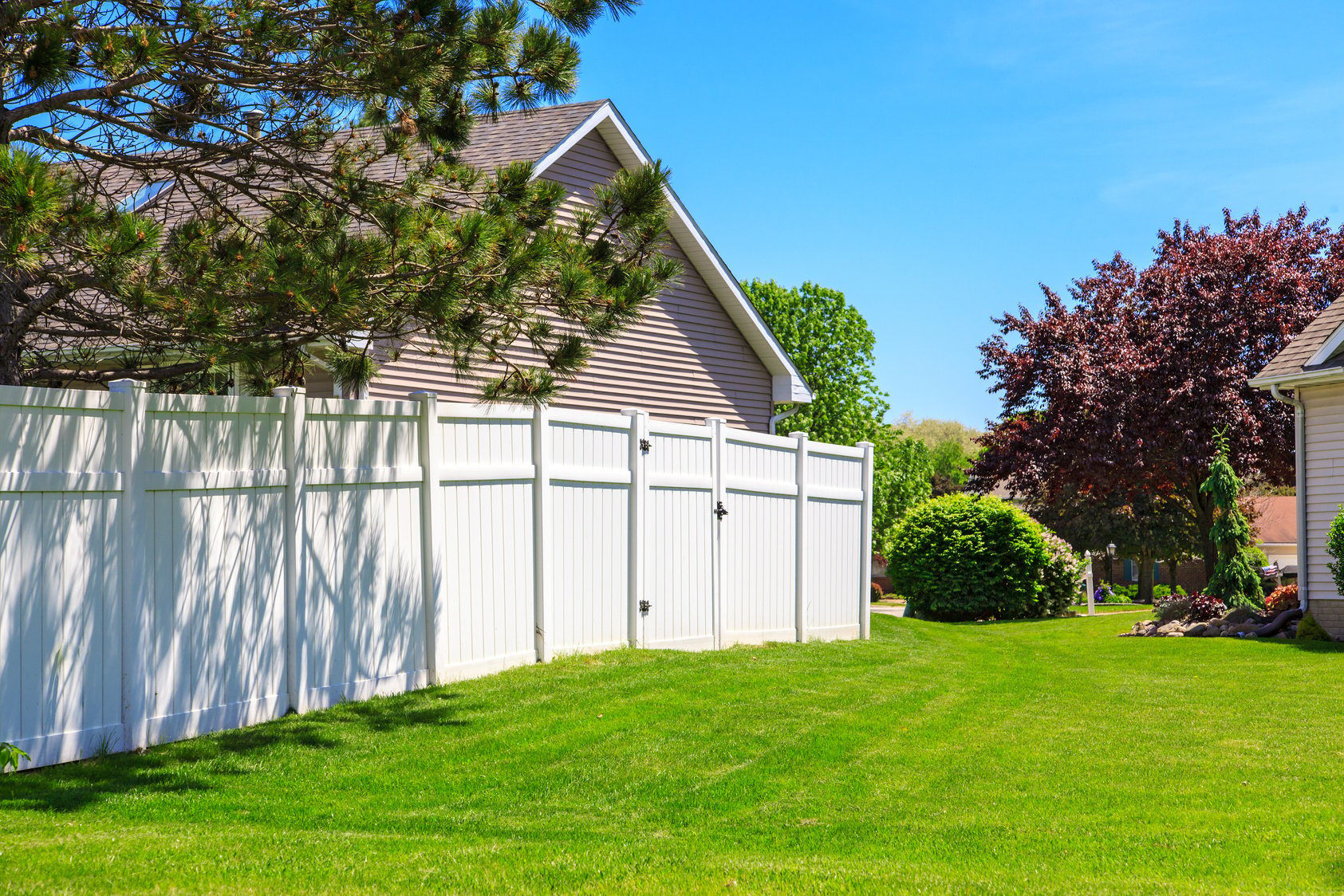 White vinyl fence